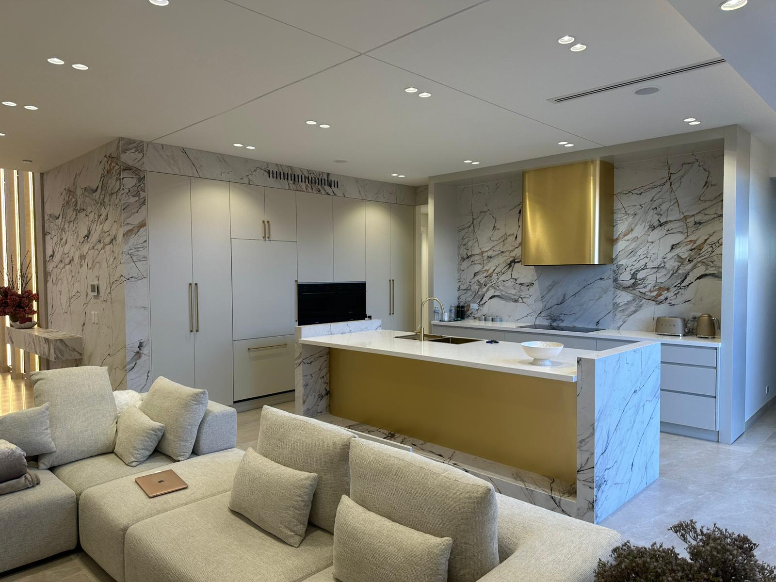 Custom cabinetry Sydney 2025 by expert NSW cabinet makers. Bespoke kitchens, wardrobes, bathrooms & luxury storage joinery for modern homes.